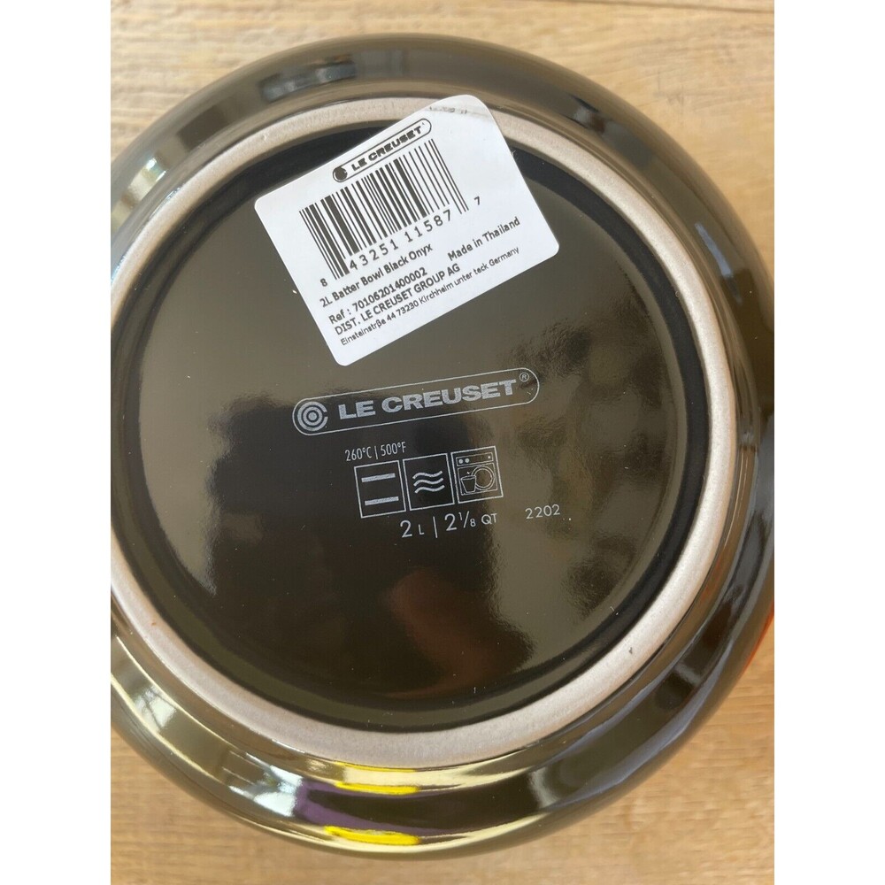 Le Creuset Stoneware Batter Mixing Bowl 2 qt Onyx Black NEW - Picture 7 of 7